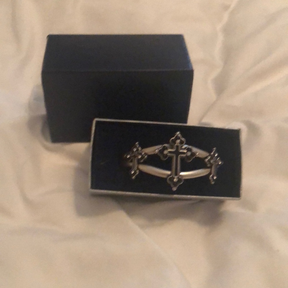 Montana Silversmith Cross bangle bracelet